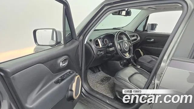 Jeep Renegade 2016 — фото 10