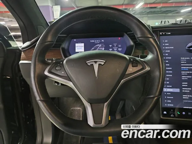 Tesla Model X 2020 — фото 10