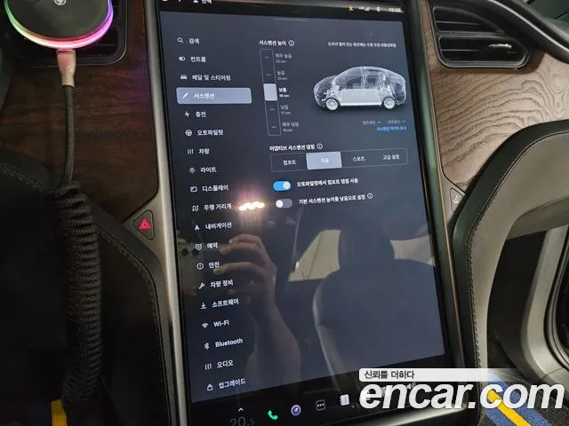 Tesla Model X 2020 — фото 15