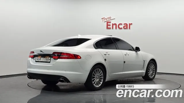 Jaguar XF 2014 — фото 2