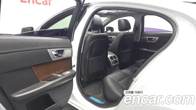 Jaguar XF 2014 — фото 16