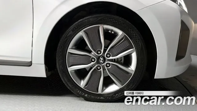 Hyundai Ioniq 2016 — фото 7