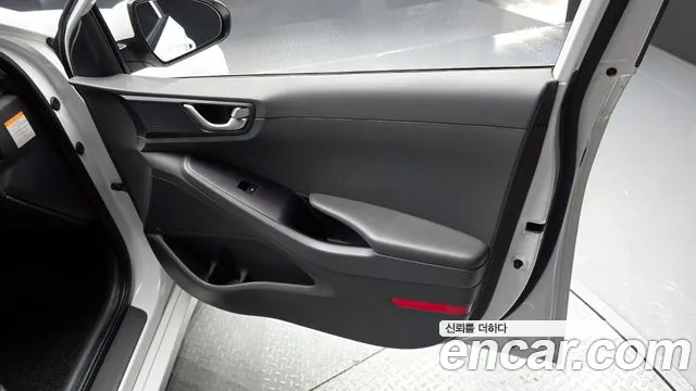 Hyundai Ioniq 2016 — фото 14