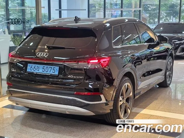 Audi Q4 e-tron 2023 — фото 2