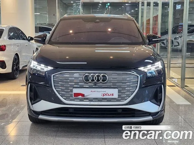 Audi Q4 e-tron 2023 — фото 3