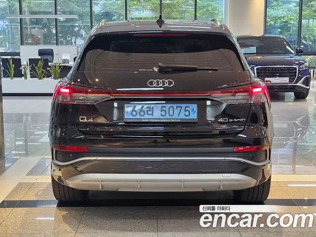Audi Q4 e-tron 2023 — фото 4