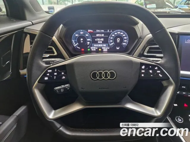 Audi Q4 e-tron 2023 — фото 17