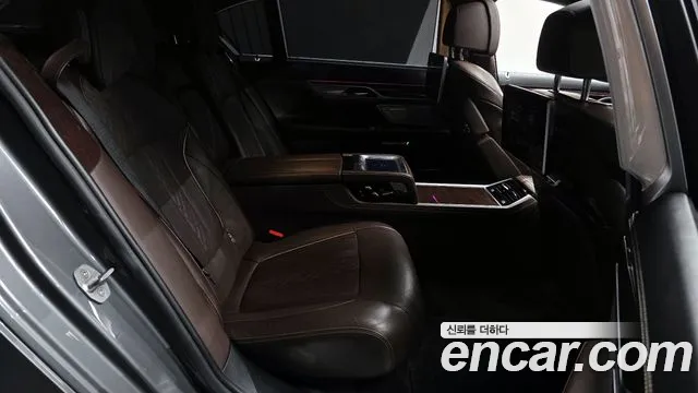 BMW 7-Series 2016 — фото 11