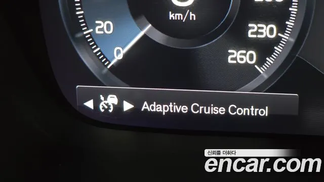 Volvo XC40 2021 — фото 17