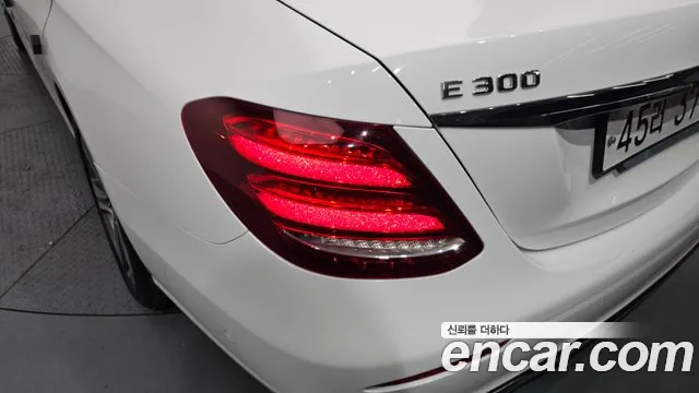 Mercedes-Benz E-Class 2019 — фото 9