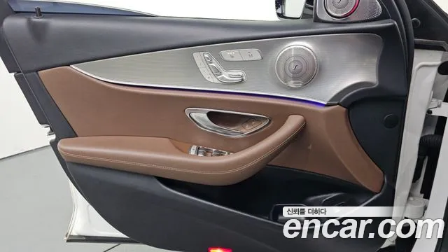 Mercedes-Benz E-Class 2019 — фото 14