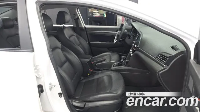 Hyundai AVANTE 2019 — фото 17