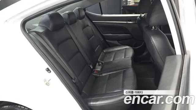 Hyundai AVANTE 2019 — фото 18