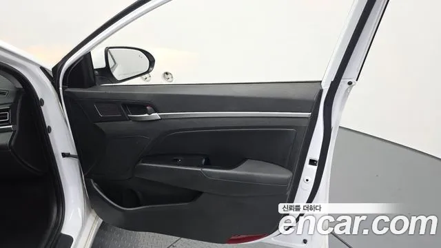 Hyundai AVANTE 2019 — фото 14