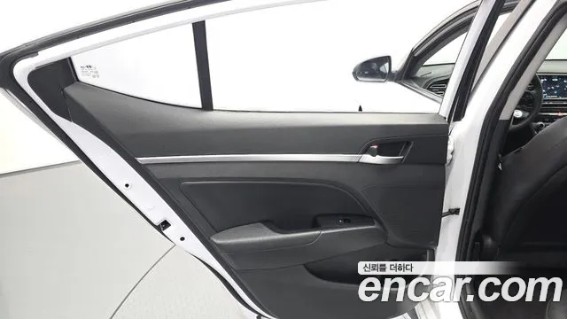 Hyundai AVANTE 2019 — фото 15