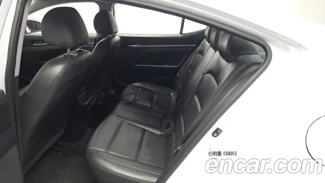 Hyundai AVANTE 2019 — фото 16