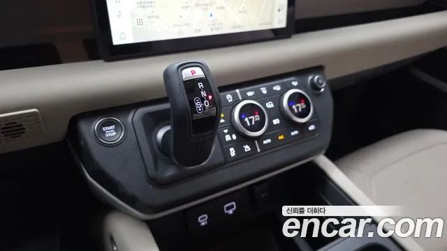 Land Rover Defender 2024 — фото 12