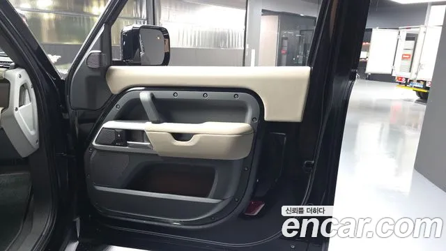 Land Rover Defender 2024 — фото 14