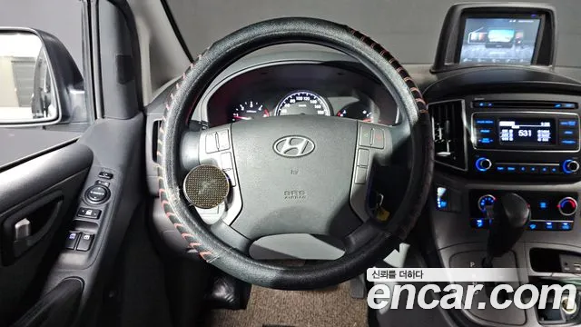 Hyundai Starex 2016 — фото 12