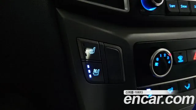 Hyundai Starex 2016 — фото 16