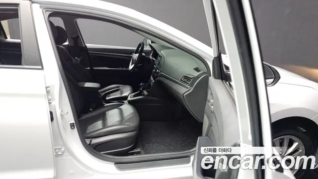 Hyundai AVANTE 2019 — фото 11