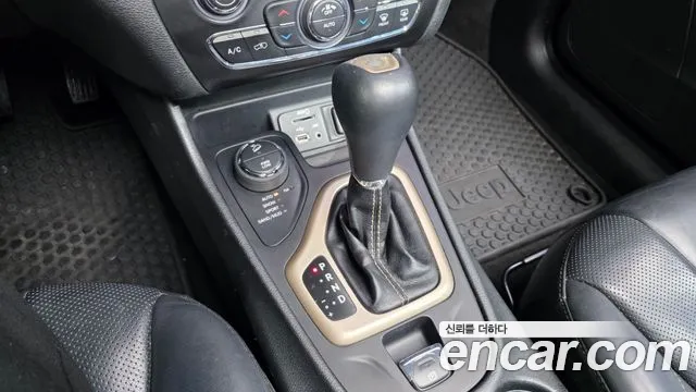 Jeep Cherokee 2015 — фото 9