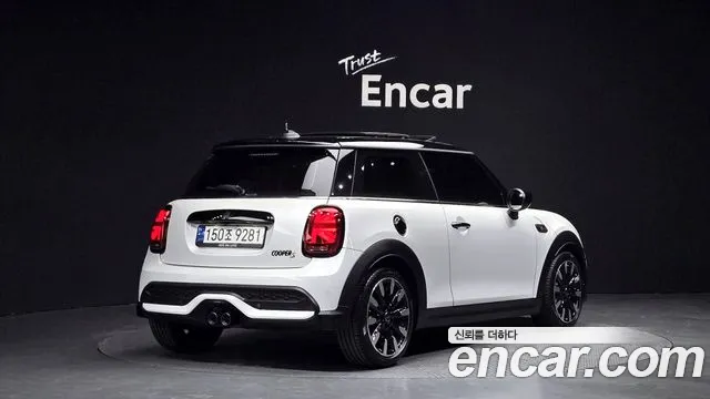 Mini Cooper 2023 — фото 1