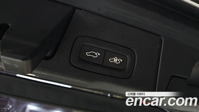 Volvo XC60 2018 — фото 19