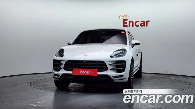 Porsche Macan 2017 — фото 3