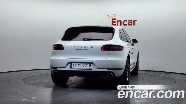 Porsche Macan 2017 — фото 4