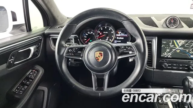 Porsche Macan 2017 — фото 12