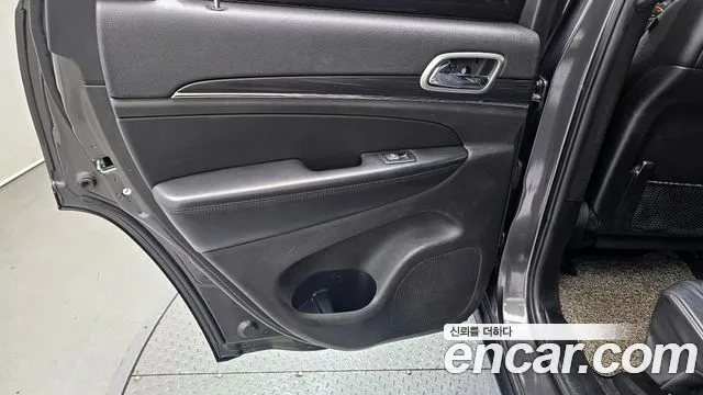 Jeep Cherokee 2019 — фото 15