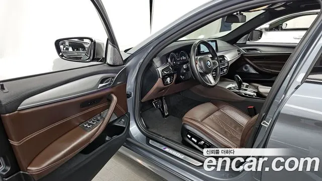 BMW 5-Series 2018 — фото 10