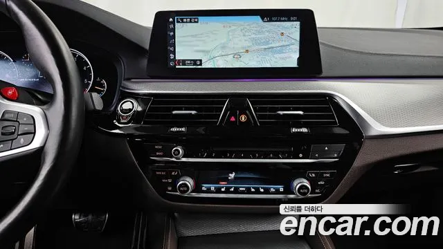 BMW 5-Series 2018 — фото 14