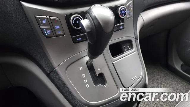 Hyundai Starex 2017 — фото 9