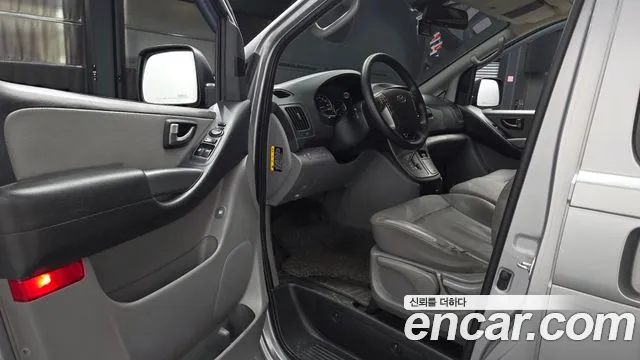 Hyundai Starex 2017 — фото 10