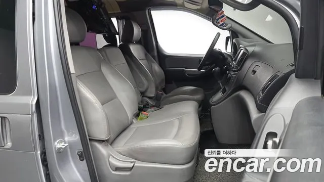 Hyundai Starex 2017 — фото 11