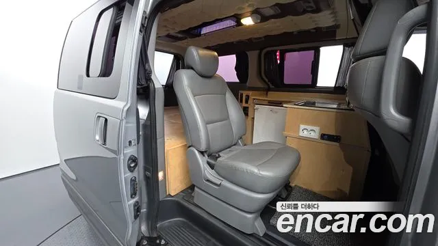 Hyundai Starex 2017 — фото 12