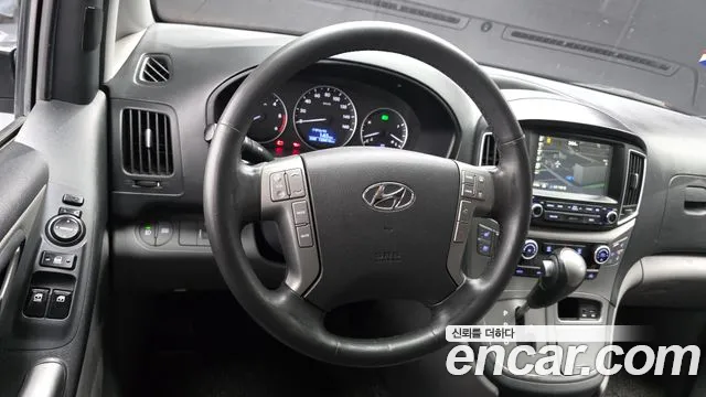 Hyundai Starex 2017 — фото 13
