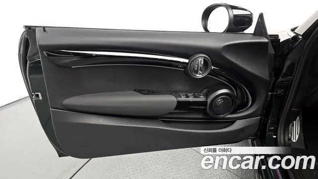 Mini Cooper Convertible 2024 — фото 14