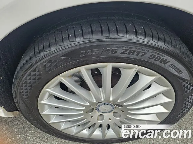Mercedes-Benz E-Class 2014 — фото 16