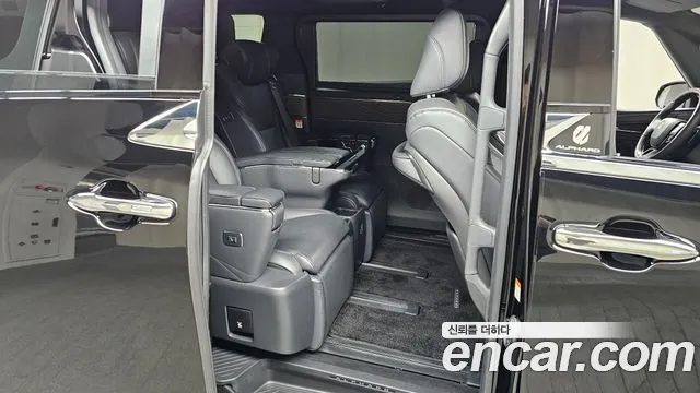 Toyota Alphard 2024 — фото 18