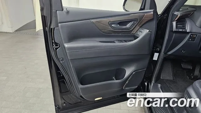 Toyota Alphard 2024 — фото 14
