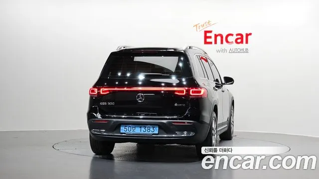 Mercedes-Benz EQB 2023 — фото 4