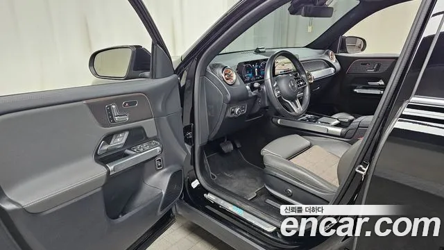 Mercedes-Benz EQB 2023 — фото 13