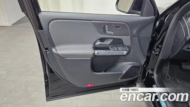 Mercedes-Benz EQB 2023 — фото 14
