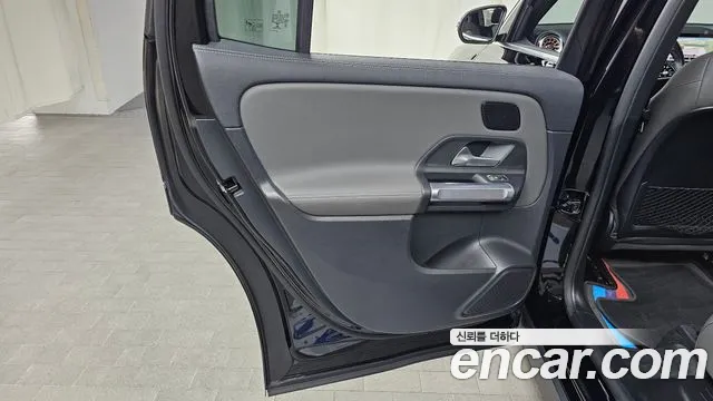 Mercedes-Benz EQB 2023 — фото 15