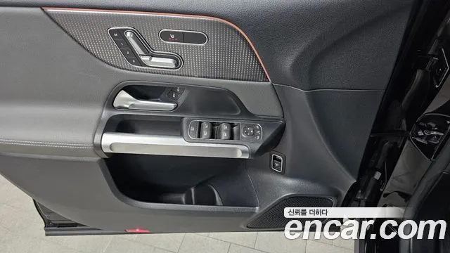 Mercedes-Benz EQB 2023 — фото 16