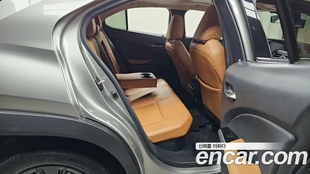 Lexus UX 2020 — фото 12