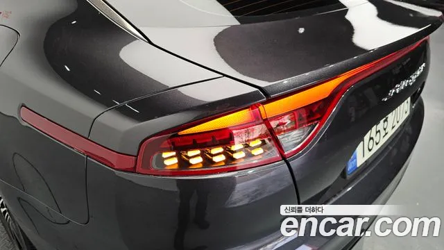 Kia Stinger 2021 — фото 9